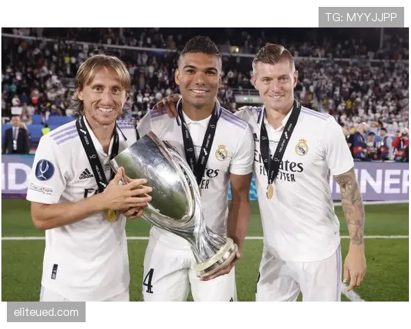 德容与莫德里奇的中场组织能力与节奏控制机制有何差异