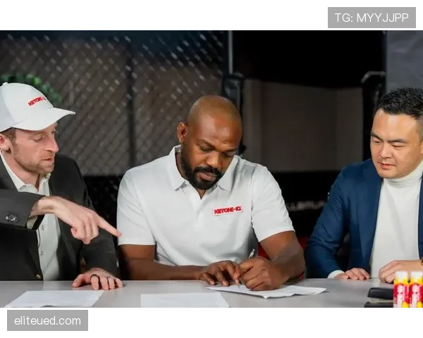 乔恩·琼斯训练完顺手买了辆法拉利，说油费比蛋白粉便宜